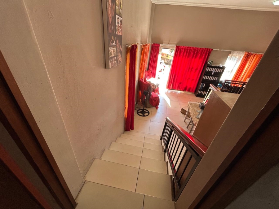 6 Bedroom Property for Sale in Ifafi North West